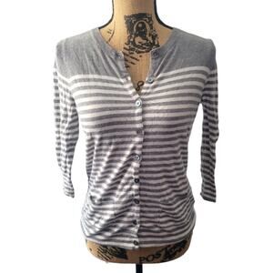 Small Gap gray and white half-sleeve cardigan sweater